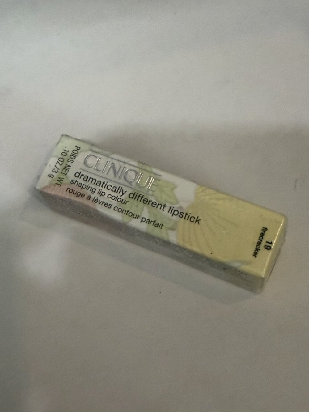 Clinique Dramatically Different Shaping Colour Lipstick-Firecracker #19 Sealed
